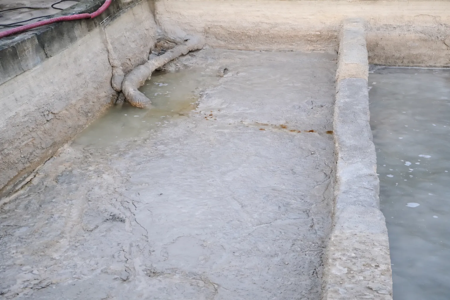 Les boues se forment par décantation